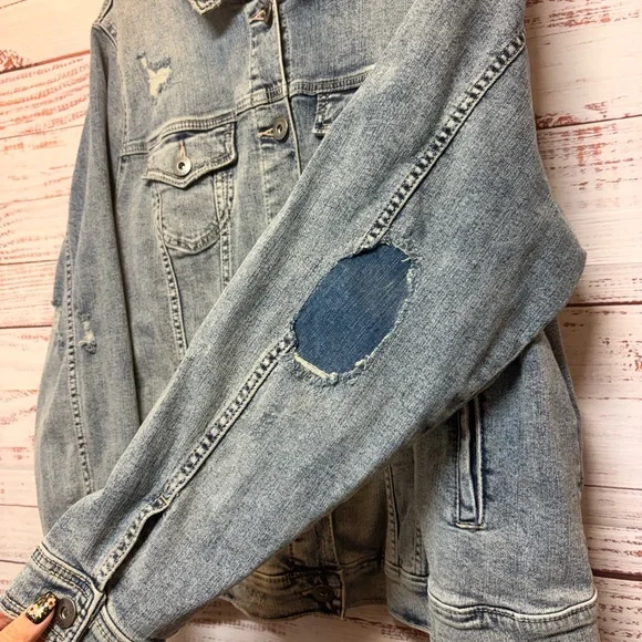 New Torrid Distressed Light Wash Denim Jacket - Picture 4 of 10